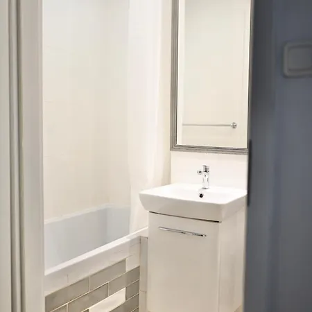 Pry Metro Swietokrzyska شقة