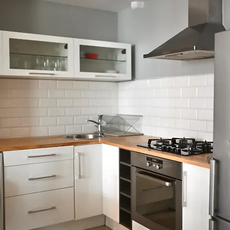 Pry Metro Swietokrzyska Apartment